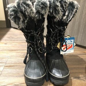 Khombu Andie Waterproof winter boots size 7